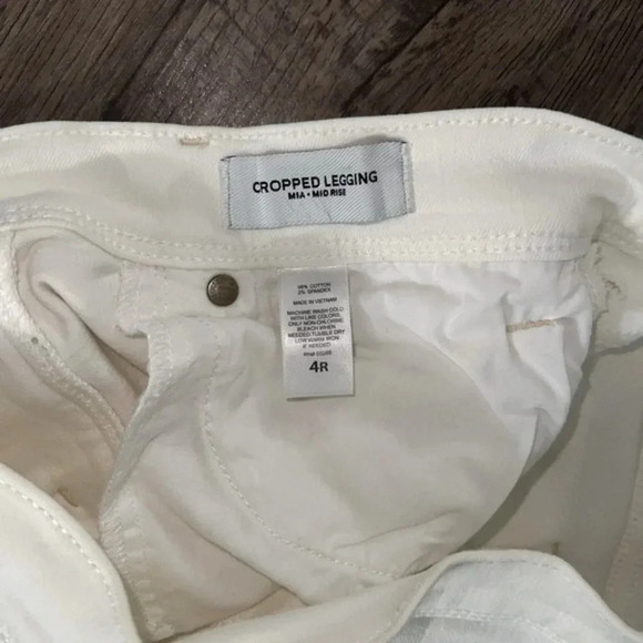 EXPRESS • Distressed Cropped Jeans - Picture 6 of 8